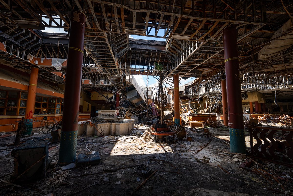 BrightSunFilms's tweet photo. I returned to the abandoned resort near Disney which I did a video on back in 2022. It was honestly shocking to see how far it has fallen. The property is being ransacked by scrappers &amp; most buildings are a complete death trap mess. Unrecognizable how it looked 11 years ago. https://t.co/wRPhH5anx0