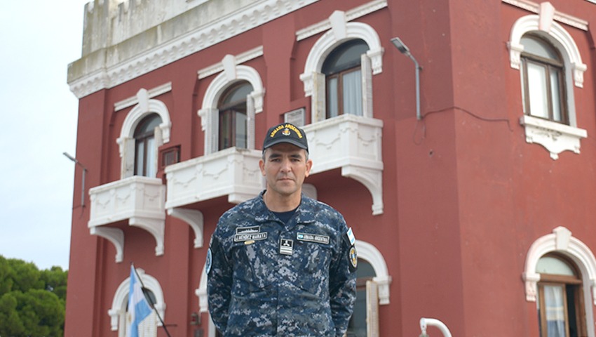 En el Día del Maquinista, les contamos la historia del Suboficial Mayor Juan José Méndez Marata. Nacido en la provincia de San Juan, ingresó a la Armada hace 34 años. Te lo presentamos 👉🏻 gacetamarinera.com.ar/ser-maquinista…