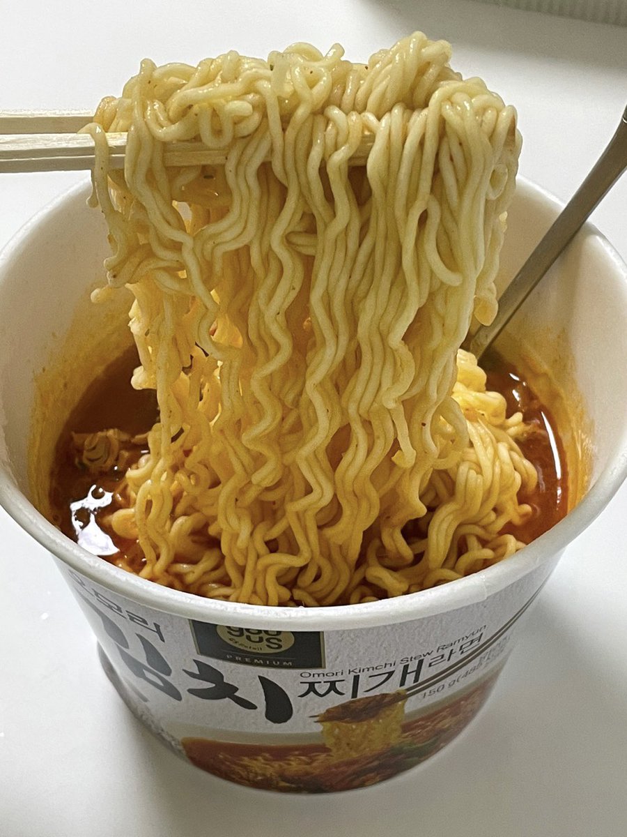 suni__fit's tweet photo. 韓国人たちが口を揃えて一番美味しいという韓国のコンビニGS25のキムチチゲラーメン、みんなツナ缶一緒に買っていれると言ってて真似してみたら美味しすぎてどハマり中🥲日本帰るときも毎回友達にお土産頼まれる🥹🍴 https://t.co/1AmB1Oyvnr