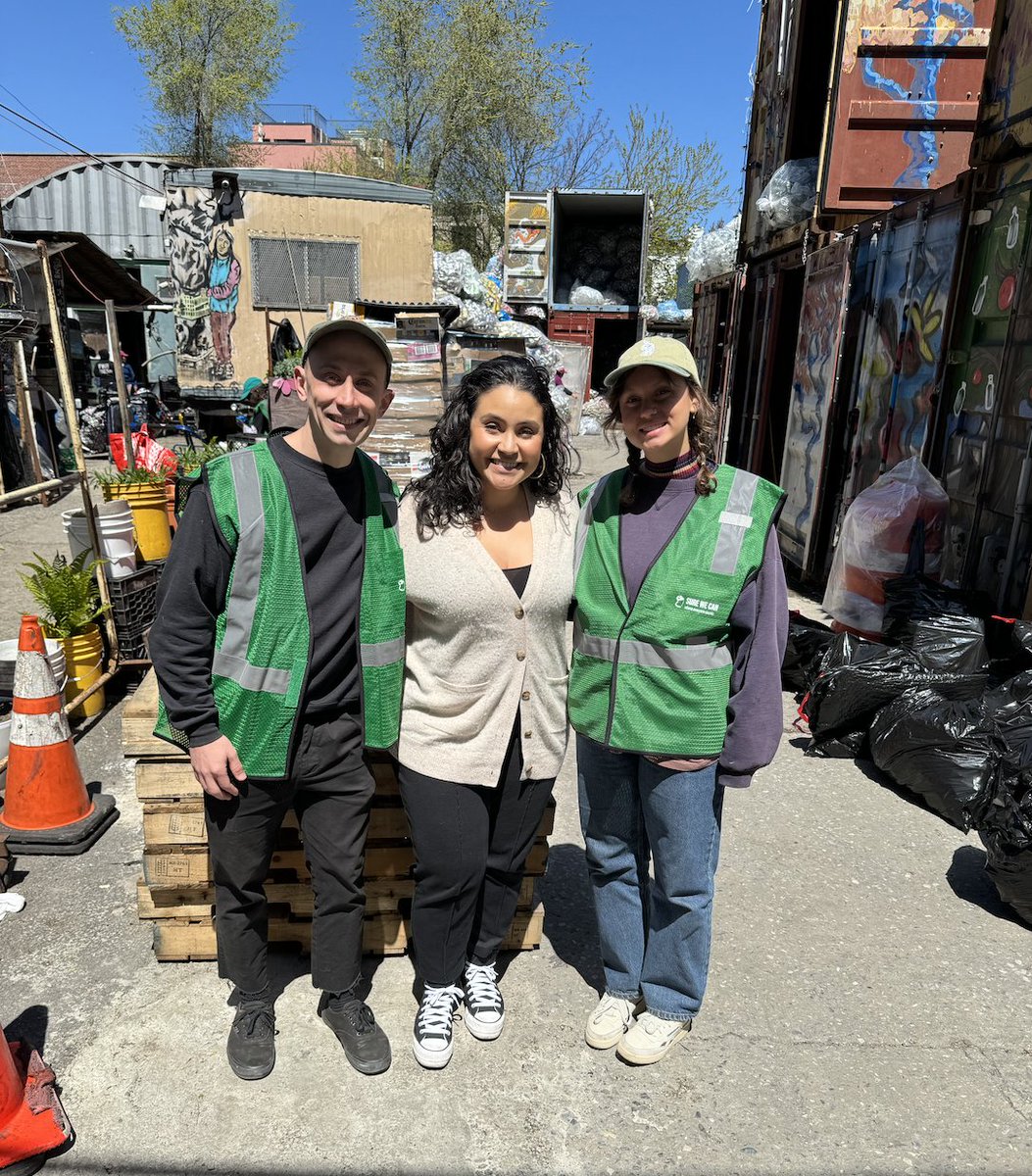 Earlier this week, in celebration of Earth Day, I was able to join the @SureWeCanNYC team for their neighborhood clean up! Sure We Can is a non-profit that focuses on waste management, sustainability, and community building. Thank you for all the hard work you do year round!