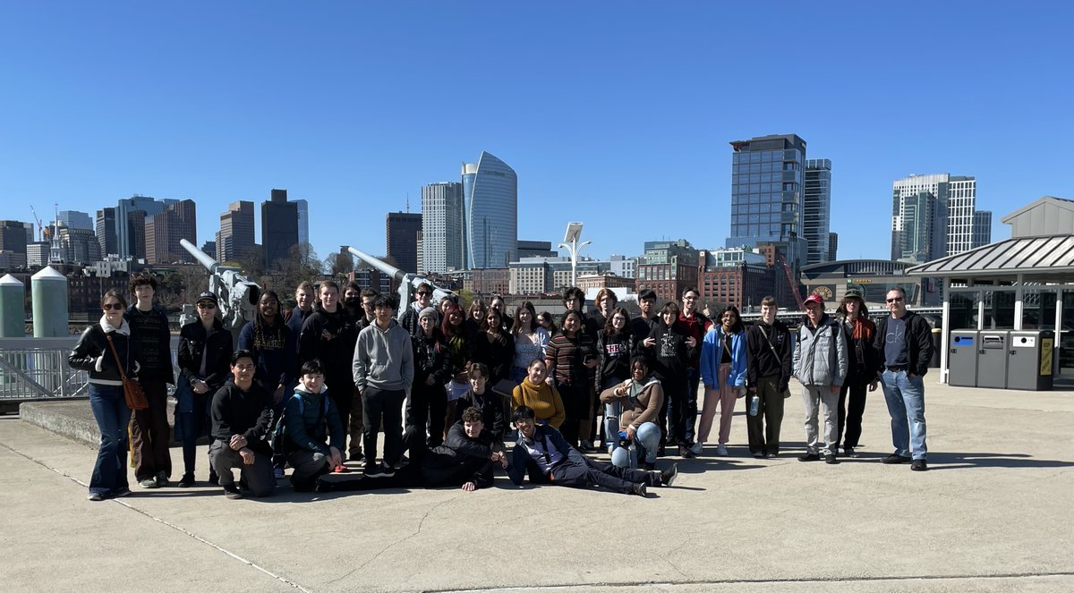 We were thrilled to receive this beautiful photo of our LBP students who are on a school trip visiting Boston !! Look at those smiles and that clear blue sky!!! #ocsb #WeAreLBP #ocsbbecommunity #ocsbfridayfeeling