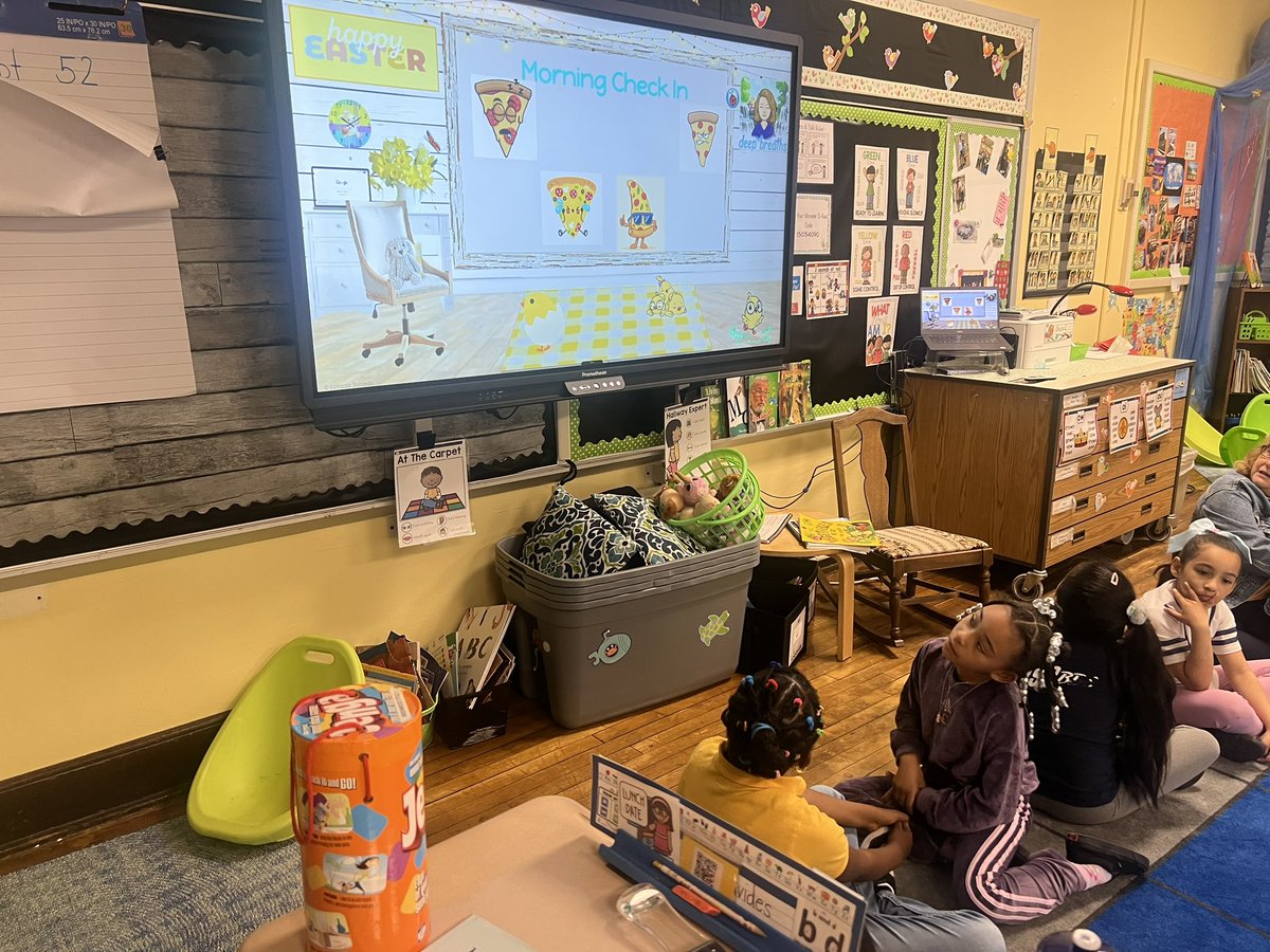 Morning check- in as part of Morning Meeting in @MrsKroom2 1st grade class. How are you feeling on this beautiful Friday morning? @WeAreHTSD @HTSD_Greenwood #ResponsiveClassroom