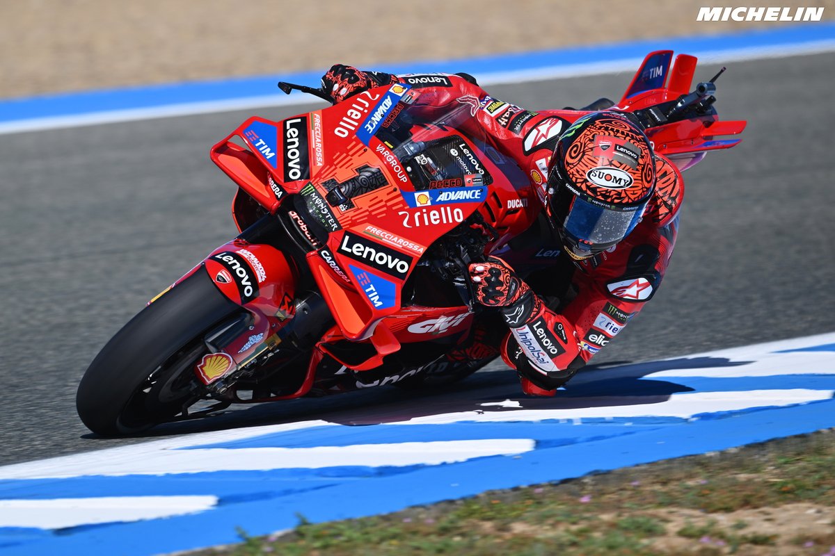 #SpanishGP Practice: @PeccoBagnaia sets a new ALL-TIME LAP RECORD in 1:36.025 💪👏👏👏

#MichelinMotoGP #OfficialGripSupplier