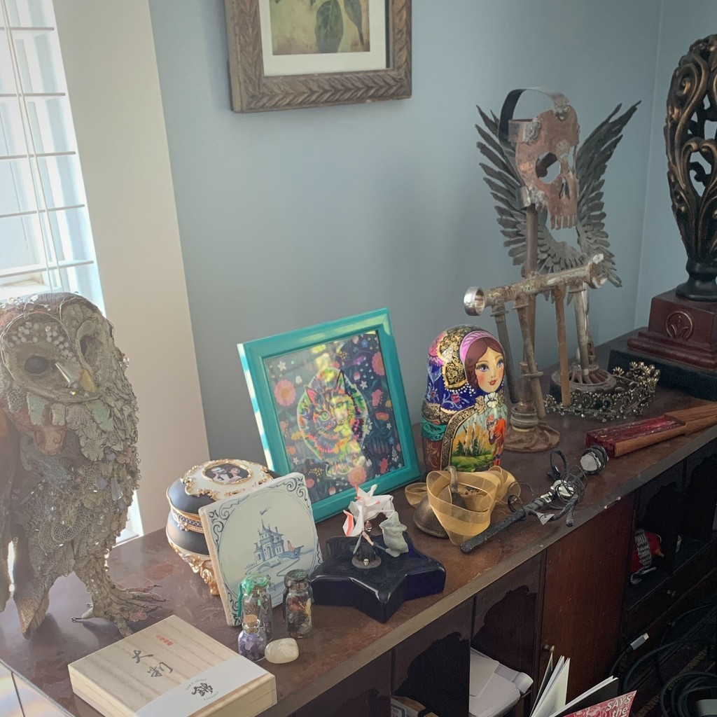 Do you want a behind-the-scenes tour of Sara's home office? Of course you do! ⁠
⁠
Check it out (there are lots of pictures, and even a video!!) carterhaughschool.com/behind-the-sce…
⁠
#carterhaughschool