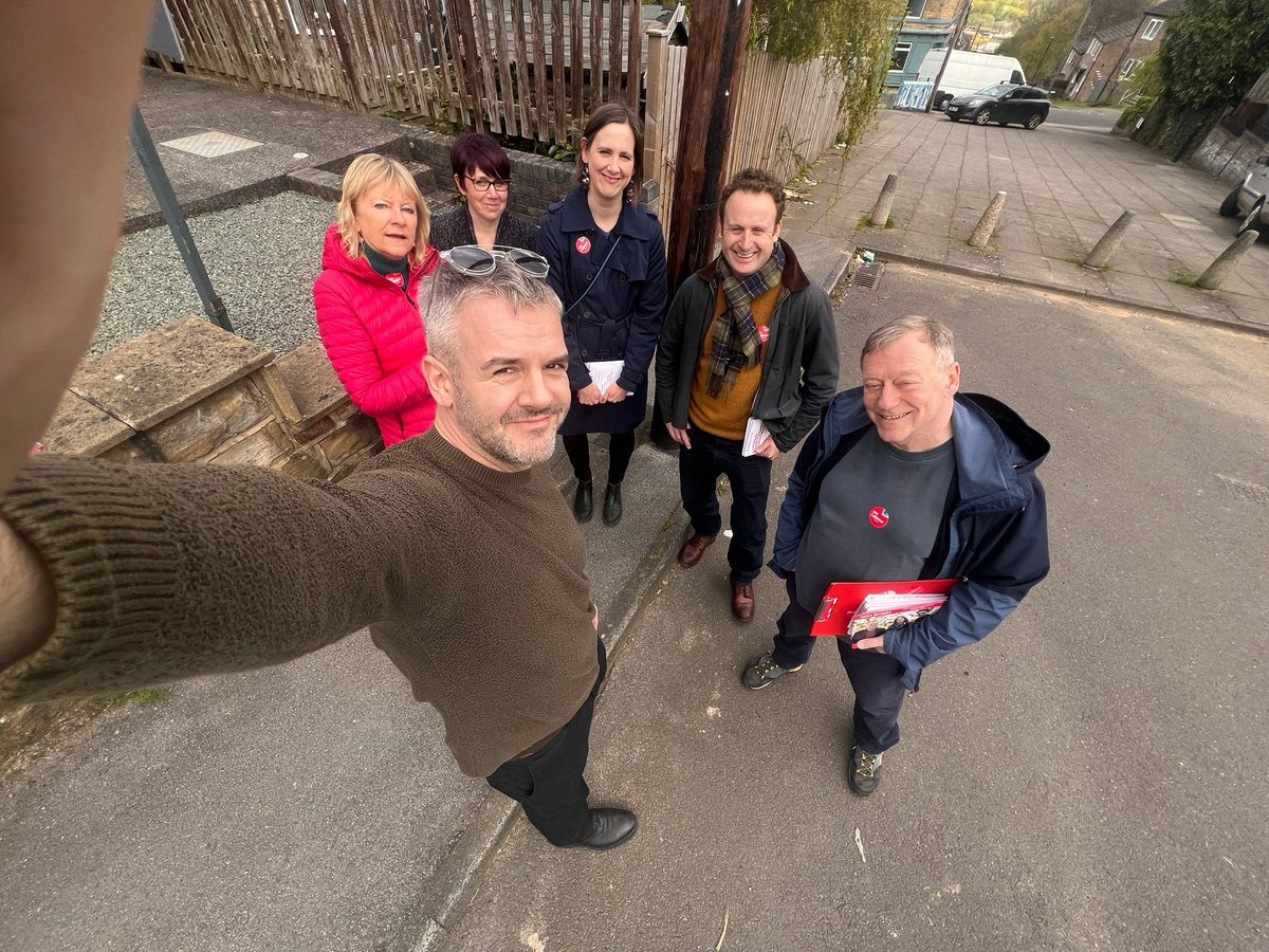 Please vote for @olivercoppard for the combined Mayor and Police and Crime Commissioner role, so he can be South Yorkshire’s long arm of the law # #VoteLabour 🌹 #labourdoorstep