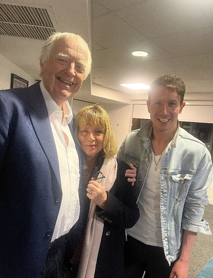 With legendary lyricist @SirTimRice and his lovely PA, Fay Rawlinson, after a great show last night 👏🏻 ‘My Life In Musicals: I Know Him So Well’ @GLiveGuildford #timrice
