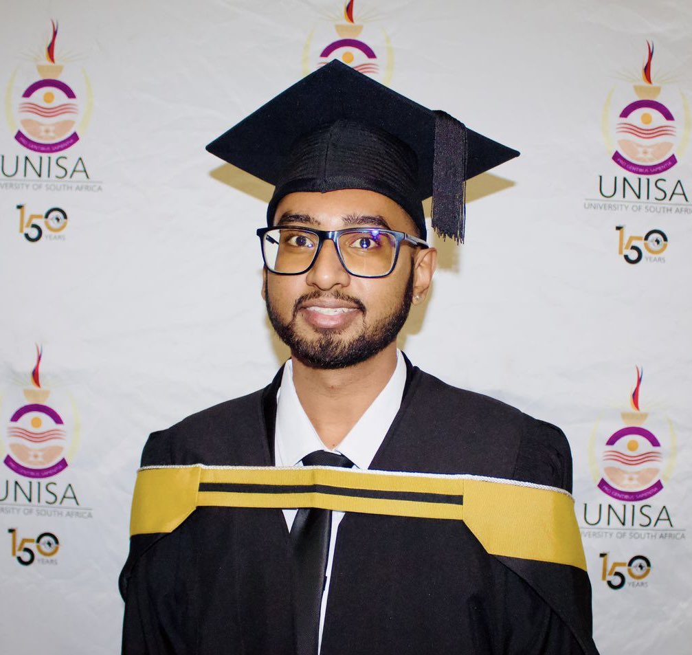 [2024 UNISA AUTUMN GRADUATIONS] Heartfelt Congratulations to our students from #UnisaCSET who obtained their Honours Bachelors’ Degree. We are extremely proud of you and applaud you on a job well done.
#UnisaCSET 
#unisa150
#2024UnisaAutumnGraduations