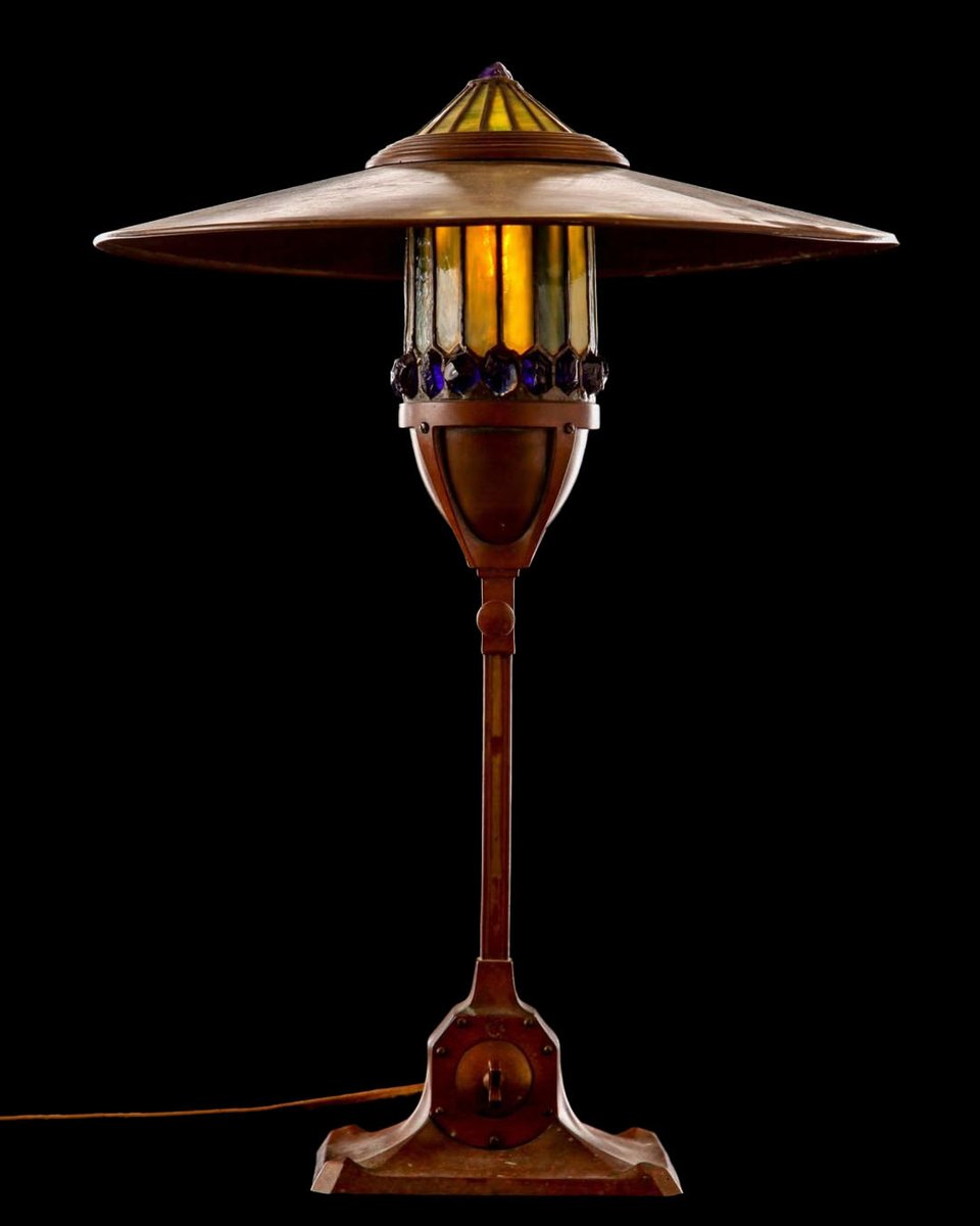 Tiffany lamps revolutionized design with their intricate stained glass craftsmanship. Add this early example to your collection by bidding on May 11: ow.ly/9mae50Rm6cP 

#TiffanyGlass #Tiffany #TiffanyLamps #ArtNouveau #ArtNouveauLighting #VintageTiffany #GildedAge