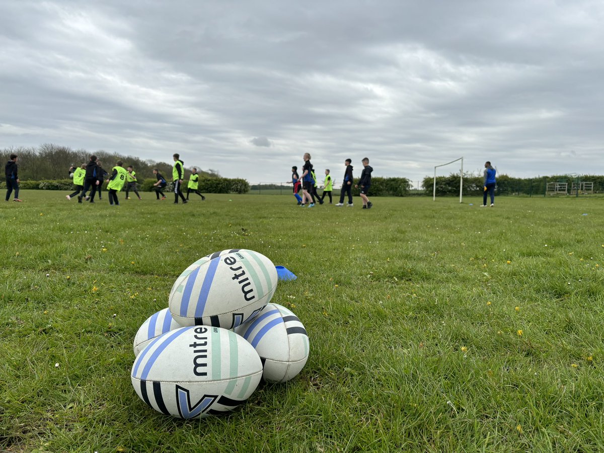 It has been great to have @Doncaster_RLFC at @STWAcademy this week, delivering a taster session to our Y7 pupils of Rugby League! This is the start of a great partnership between both! 🏉 #TeamSTWA #STWAPE #rugbyleague #exceptionallearningexperience