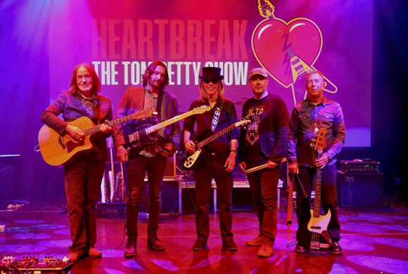 Good luck to our lead guitar Jonny Roberts as he starts a small run of shows with his other project ,the banging Tom Petty tribute @HeartbreakShow ....if you get the chance to check them out...do it. Remember.....sound advice...never trust anyone who doesn't like Tom Petty 😉 🙌