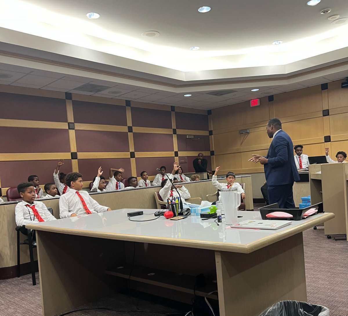 Broward State Attorney Harold F. Pryor talked with 4th and 5th graders from Pinewood Elementary School in Broward Circuit Judge Ari Porth’s courtroom this week.