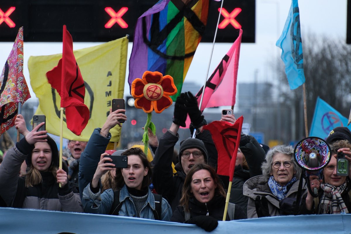 Extinction Rebellion doet er alles aan om de aangekondigde demonstratie morgen op de A10 veilig en verantwoord te laten verlopen. Helaas wordt dit bemoeilijkt door de weigering van de gemeente Amsterdam de demonstratie te faciliteren. [1/7]