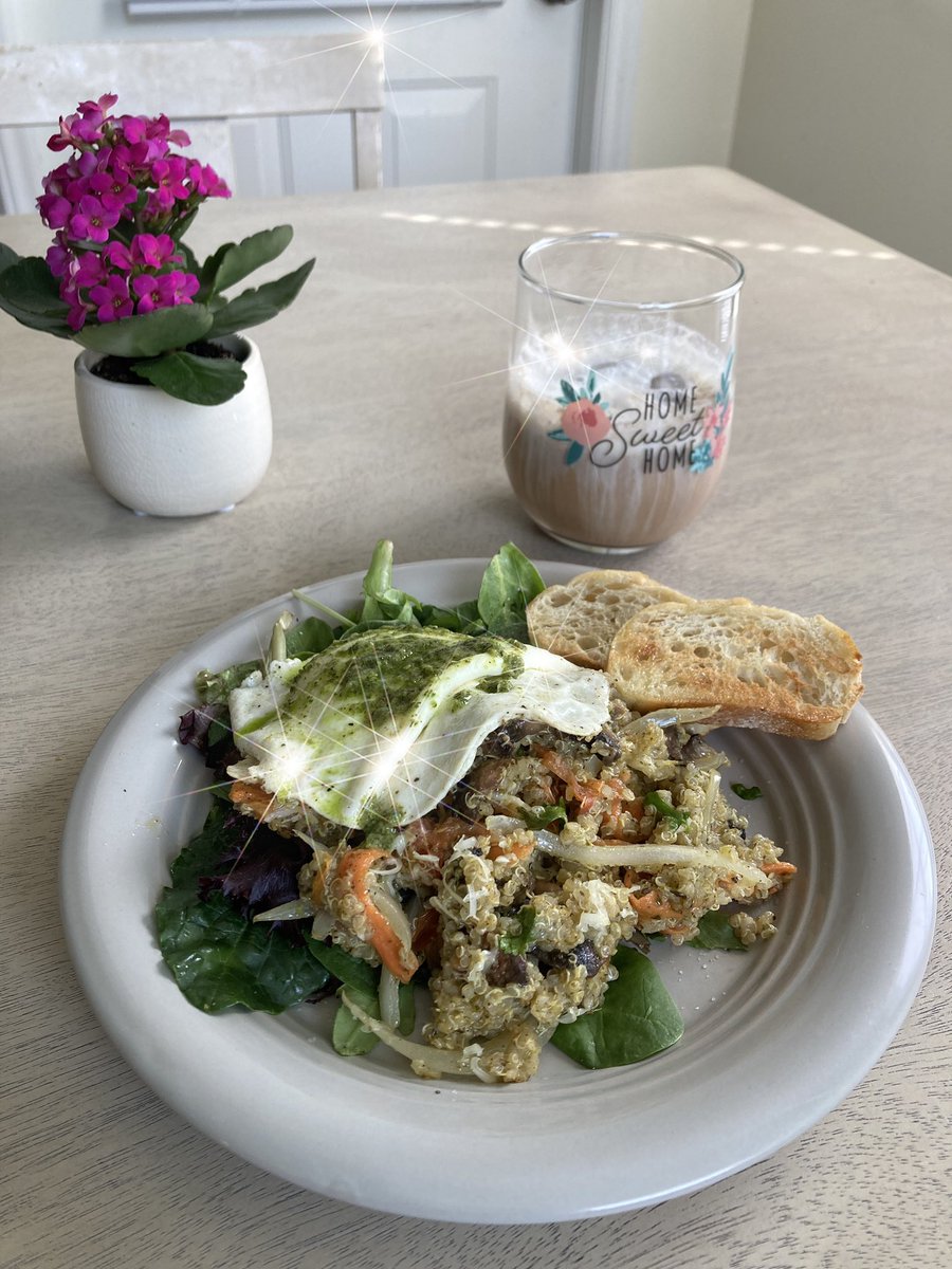 MissMaux's tweet photo. Quinoa Pesto Power Bowl (even though it’s on a plate) …this ish is so bomb 🤤 #ChefDryden https://t.co/SDPgCt2CD7