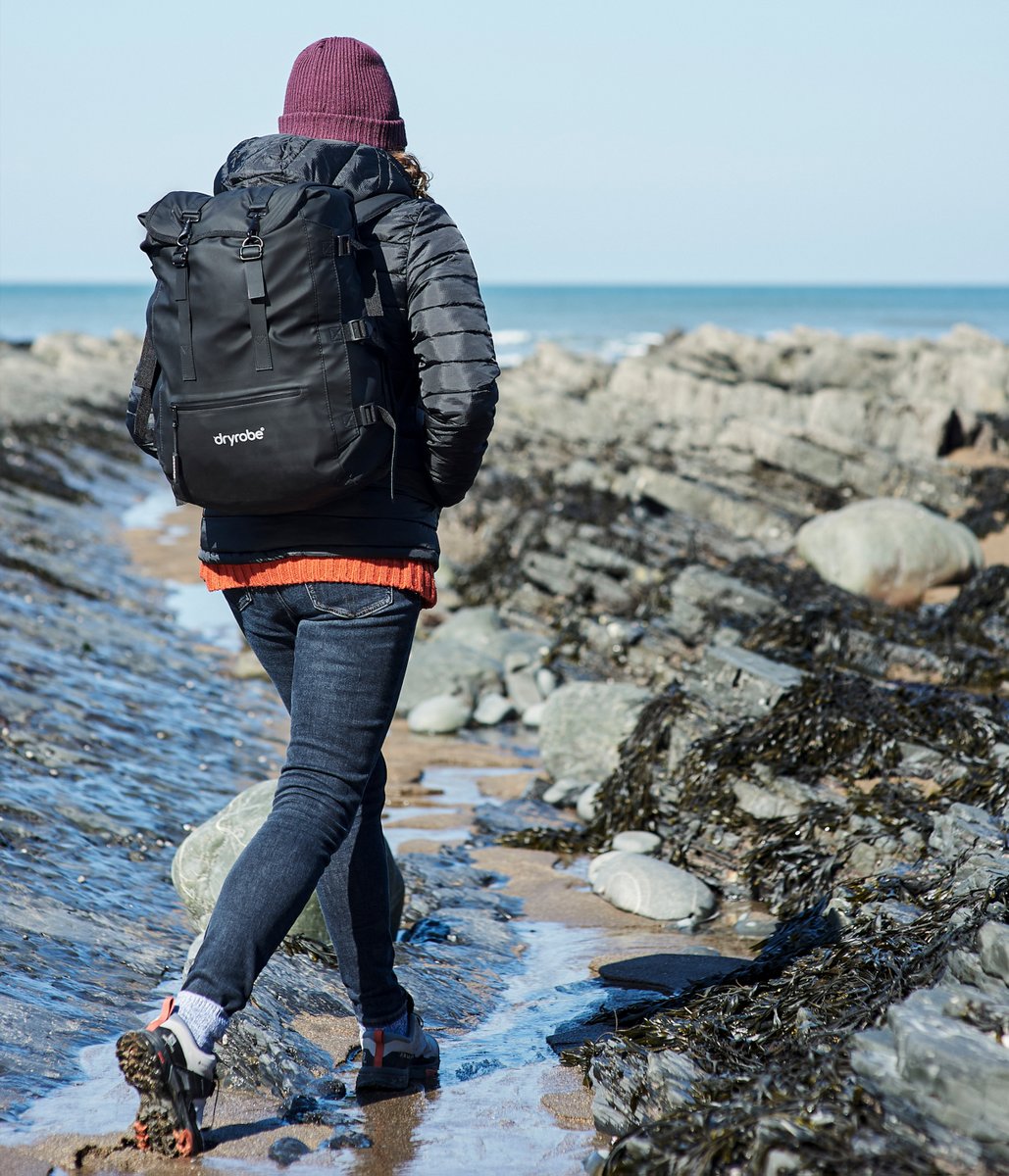 Get packing for your next adventure with the dryrobe® Compression Backpack. Our lightweight and weatherproof backpack protects your most valuables items including your ⁠dryrobe® Adance change robe. ⁠ Get ready for your next expedition👇tinyurl.com/4r59xhy8