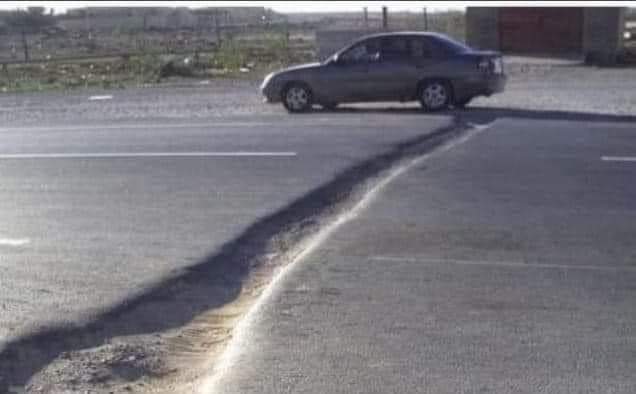 ليه بتعملوا مطبات عالية وضخمة وبعدها على طول حفرة غويطة وبعدها بثواني بلاعة أو قالب طوب لما ممكن تحطوا لغم يفجر العربية باللى فيها وتخلصوا..؟