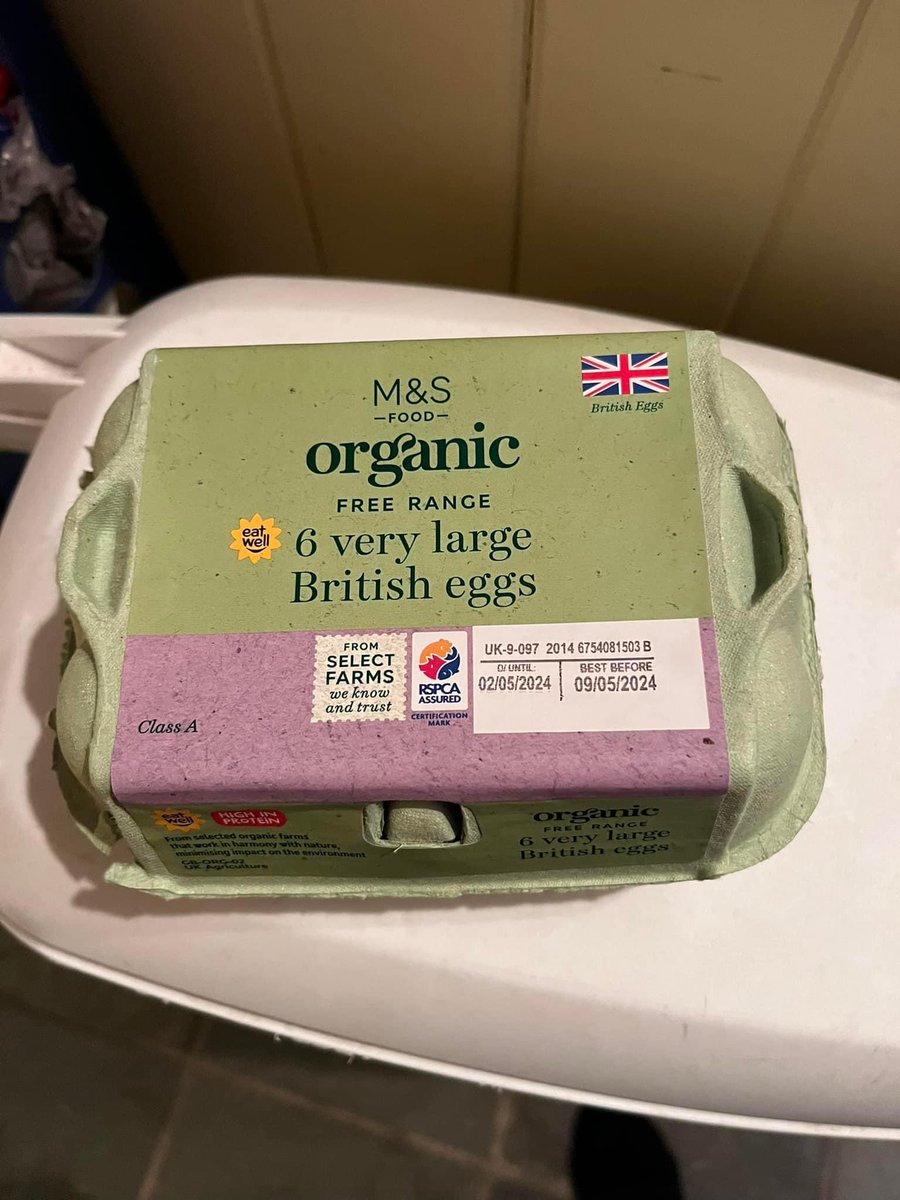 This package has such a weirdly threatening aura. I don’t think I’d want to meet 6 very large British eggs in a dark alley