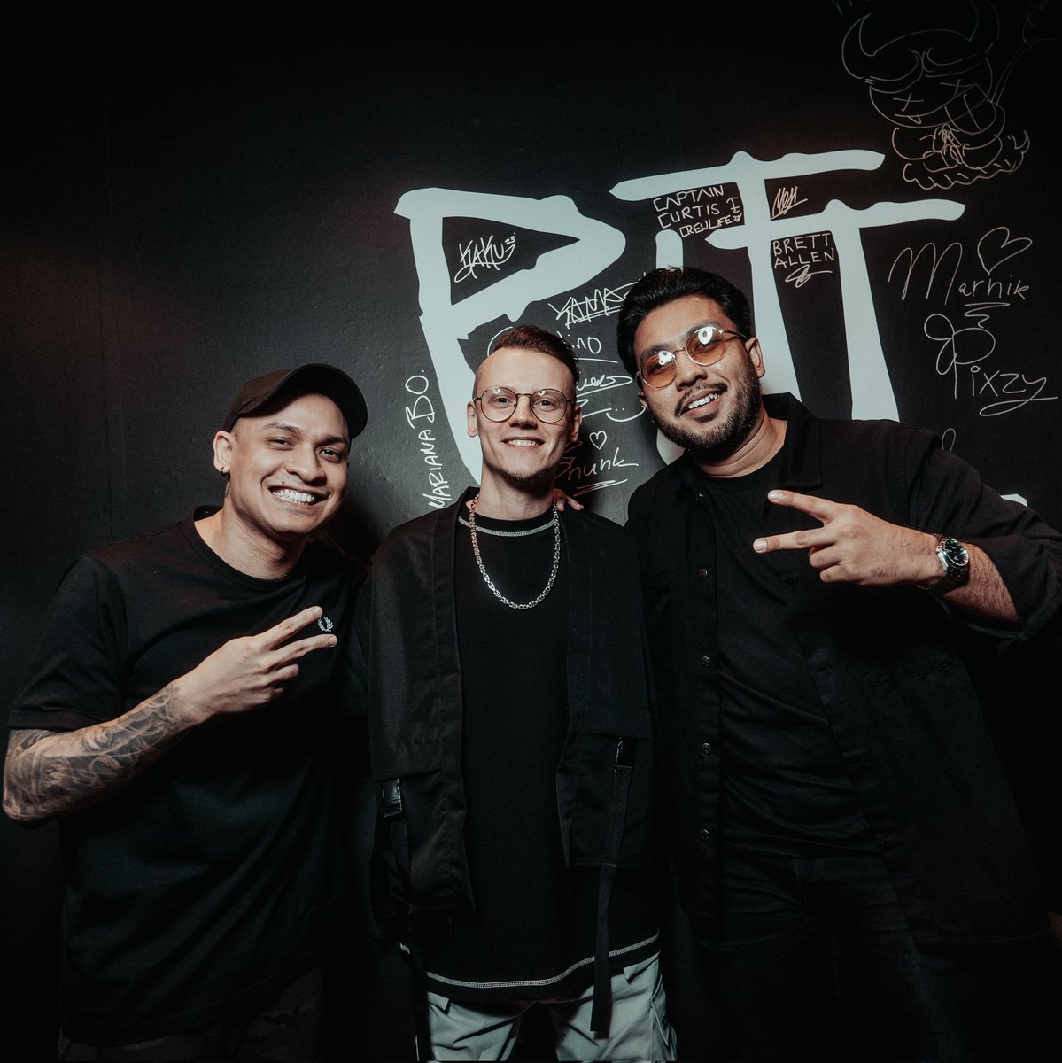 MatricK (@djmatrick) on Twitter photo Just dropped a banger on <a href="/ReachingAlt/">Reaching Altitude</a> with <a href="/ramseywestwood/">Ramsey Westwood</a> and @aminsalmee!🔥 Check it out now and let me know your thoughts! Link: ffm.to/ra307
#techno #technomusic Just dropped a banger on <a href="/ReachingAlt/">Reaching Altitude</a> with <a href="/ramseywestwood/">Ramsey Westwood</a> and @aminsalmee!🔥 Check it out now and let me know your thoughts! Link: ffm.to/ra307
#techno #technomusic