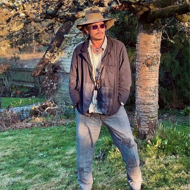 (haiku)

for whom do
you wait, under the
cherry tree?

© Pleasant Meadow, 4.26.24

#JohnnyDepp #poems #ArborDay #ArborDay2024

Gina Deuters