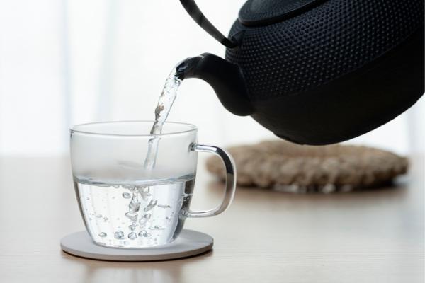 unComo's tweet photo. Beneficios de beber agua caliente: descubre por qué es bueno para la salud https://t.co/OTu0JqCZY4 #salud https://t.co/XAWaNBIxYd