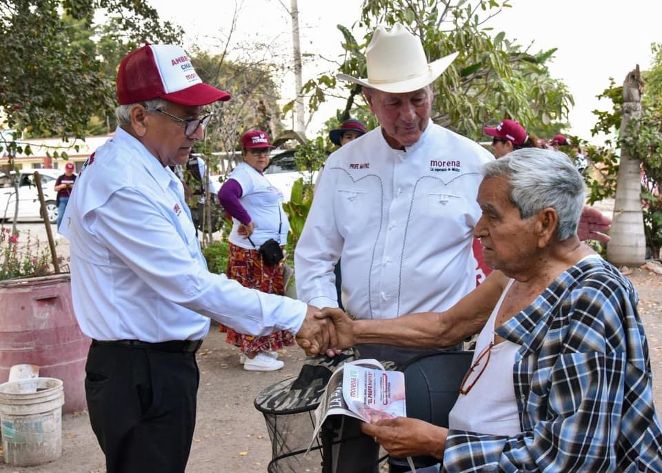 ambrociochavez9's tweet photo. #dámasocárdenas
#AmbrocioChávezDiputado
Al caminar por las comunidades de Angostura, palpamos Miguel Ángel Angulo Acosta-El  Profe Mayke y yo el gran cariño que la gente le tiene a #Morena, vamos todos por 5 de 5 este 2 de junio. https://t.co/2dPSCld1Lx
