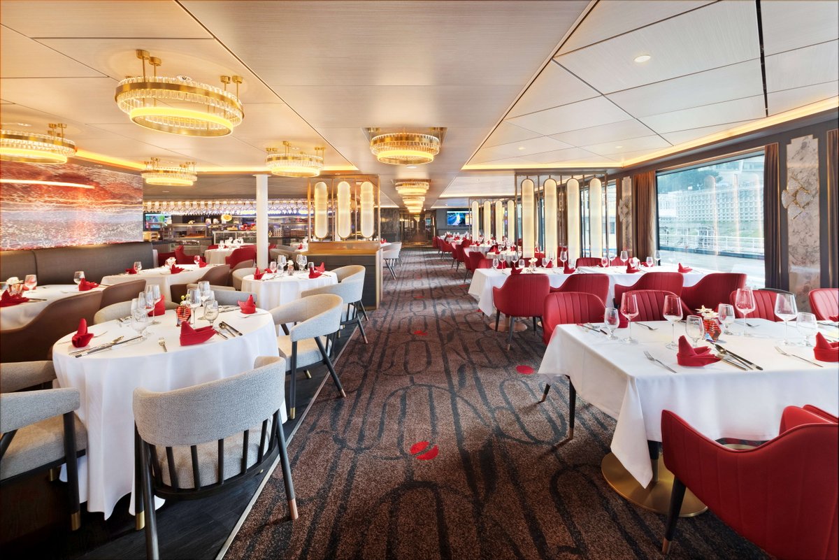 Embark on an unforgettable gastronomic journey on our cruise ship, offering an array of Chinese and Western cuisines. 😍🛳️ 👉 bit.ly/3pUVTLy #Foodie #CruiseLife #YangtzeRiver #CenturyCruises