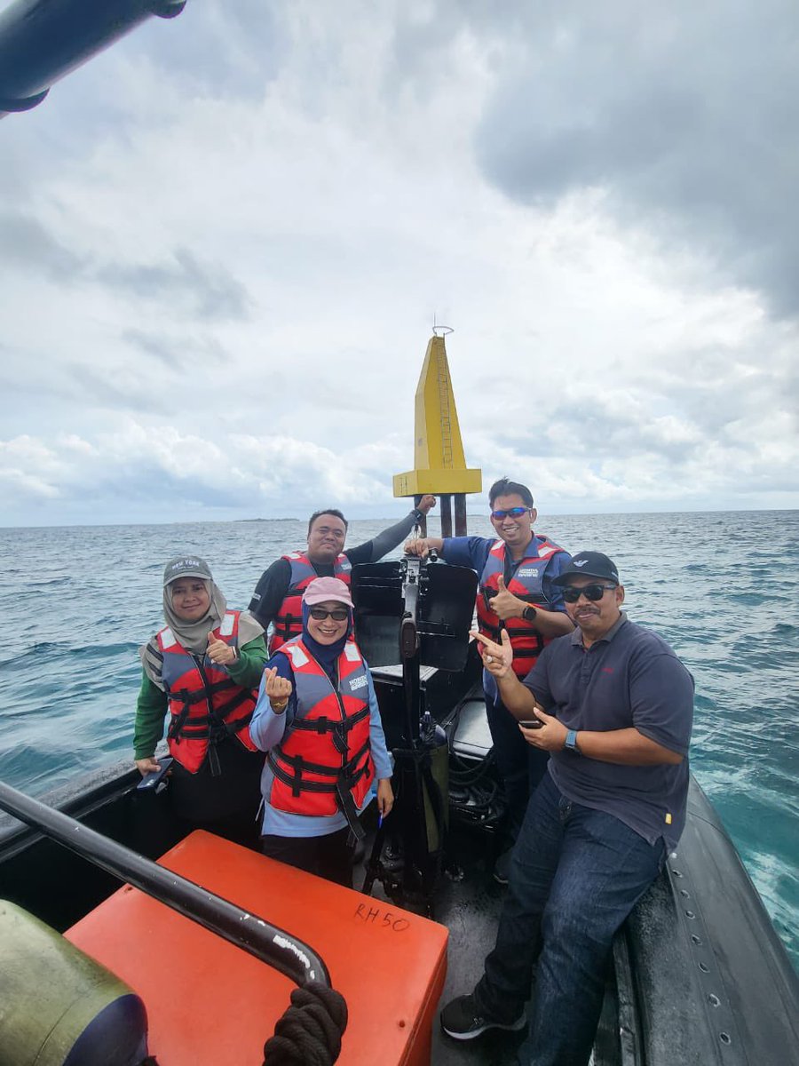 Hanifah_Abd's tweet photo. Lawatan Tapak &amp; Site Visit Projek Senggara Stuktur Low Tide Elevation (LTE) Zon 2 di Pulau Mangsee, Pulau Mangsee Besar di Kudat Sabah; bersama team BKKM MKN &amp; MKN Sabah diiringi Esscom Sabah 💪💪 28 Nov - 1 Dec 2023

#bahagianpembangunankeselamatan 
#projeksenggaraLTE https://t.co/8dLAjRG4WO