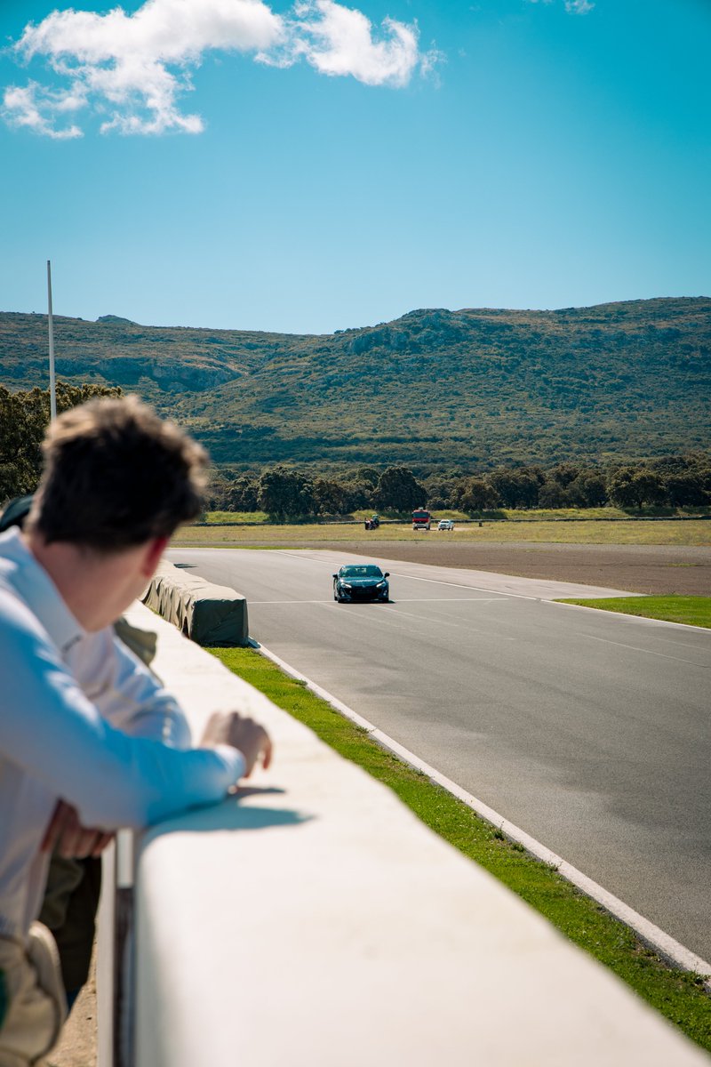 From the simulator to reality 🕹🏎️

@WIL_Hydra  and @DennisSchoniger are at the Circuito Ascari in Málaga, testing a range of high performance cars following their 1-2 finish at the @ru_switzerland spring event last week in Zurich.

#WilliamsEsports #WeAreWilliams