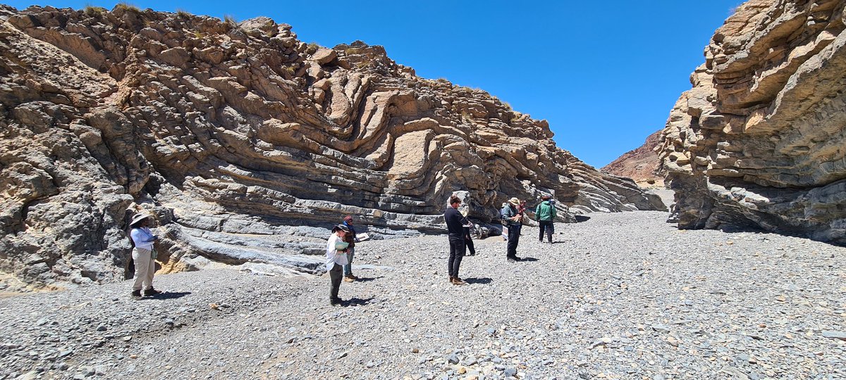 Beautiful exposure of folded Lower Jurassic limestones in the High Atlas. Sadly defaced by palaeomag holes. @BirkbeckUoL undergrad geology trip to #Morocco