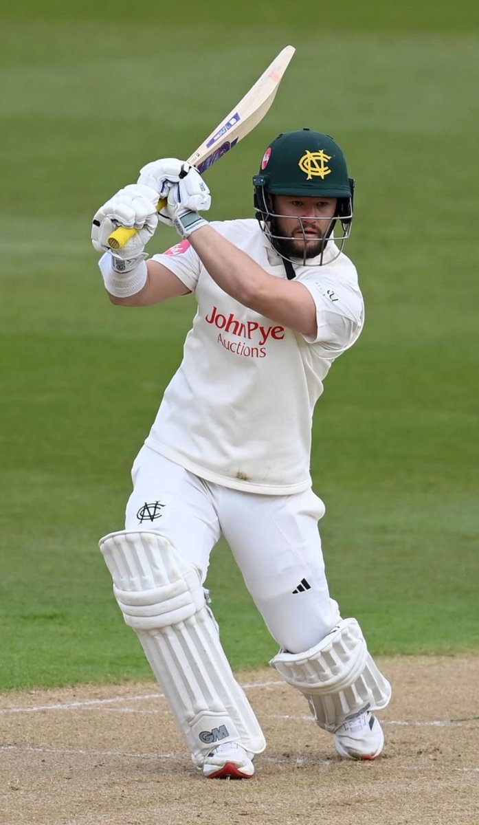 A century for England opener @BenDuckett1 for @TrentBridge against @WarwickshireCCC! It’s come off 127 balls with 12 fours. Full commentary of every game in the @CountyChamp available via @BBCSport. #bbccricket