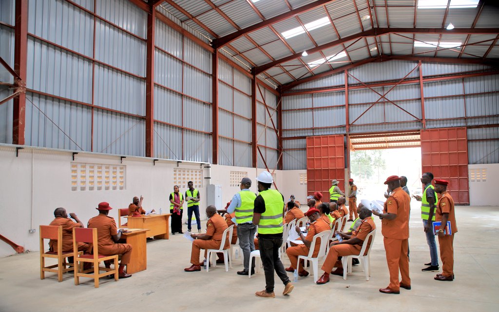 Exciting developments at Rwimi Prison Farm. Today, CGP @Jbyabs inspected the progress of a 3,000 Metric Tonne grain processing & storage plant, now at 60% completion Processing warehouse, office blocks, power house, weigh bridge house, dryer and silo bases have been established.