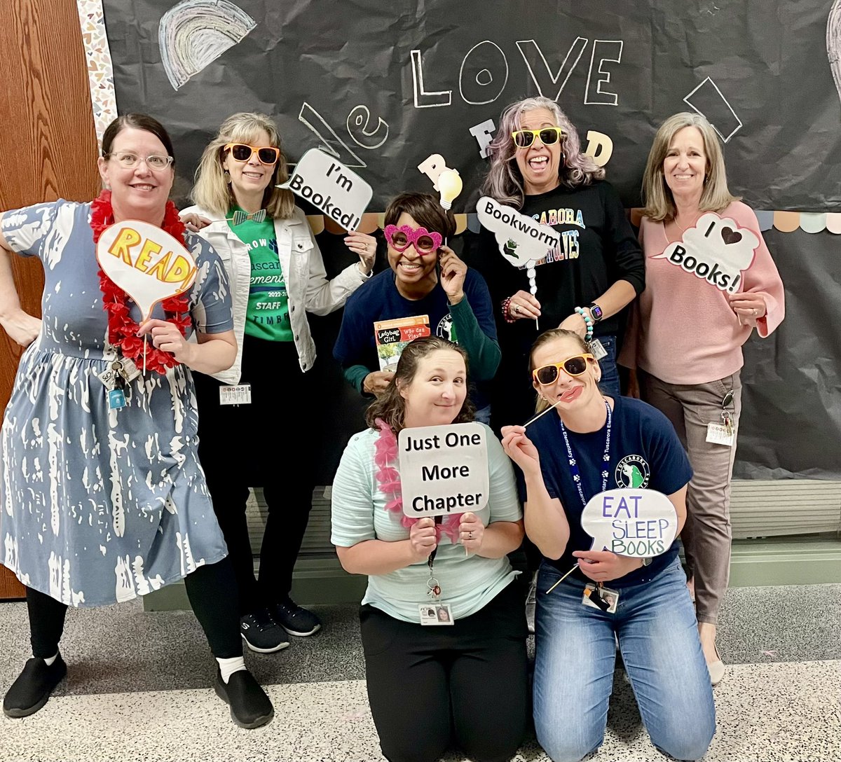 Celebrating after a successful Literacy Night and Book Fair at TuES last night! Thank you to all who volunteered or attended these events in order to support literacy for all of our students! It was a great time! @TuES_Pack <a href="/FCPS_SVerdi/">Susan Verdi</a>