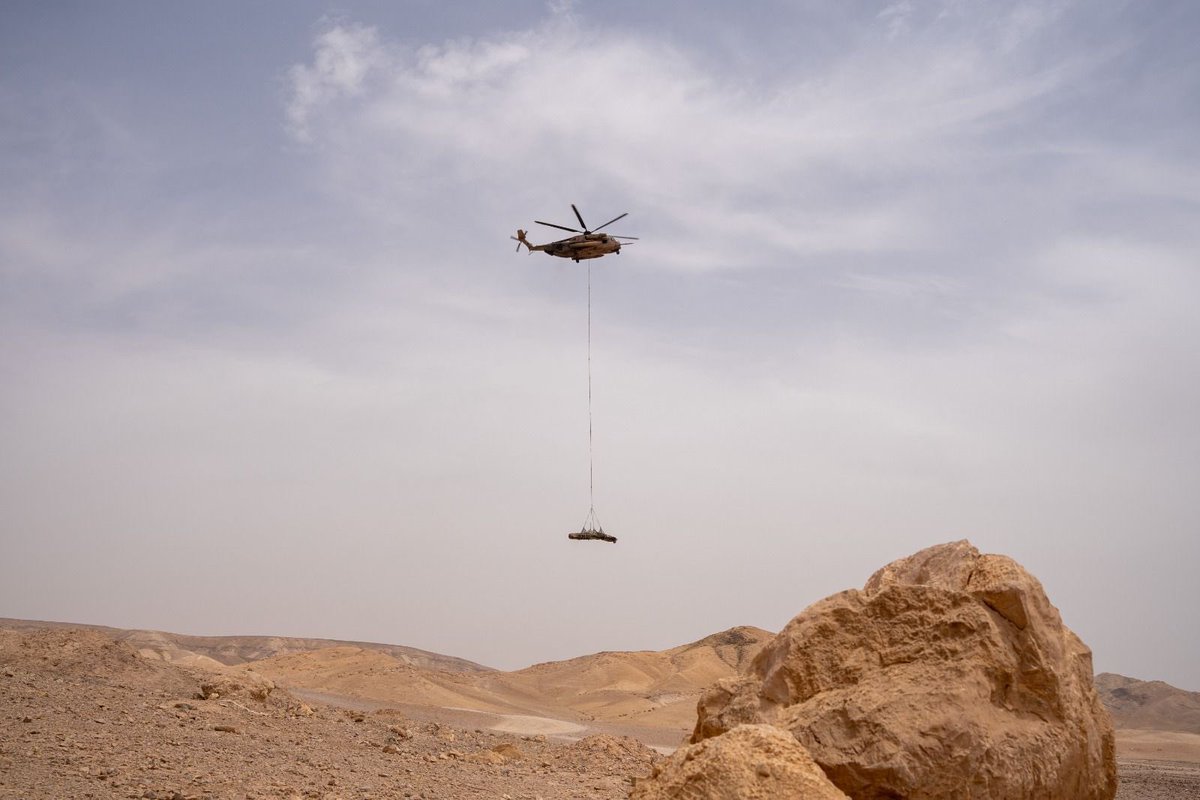 Los efectos del ataque iraní hacia Israel se sienten semanas después de lo ocurrido. Hoy más temprano, nuestras tropas removieron los restos de un misil tierra a tierra interceptado durante el ataque iraní, encontrado esta semana por excursionistas en el sur de Israel.