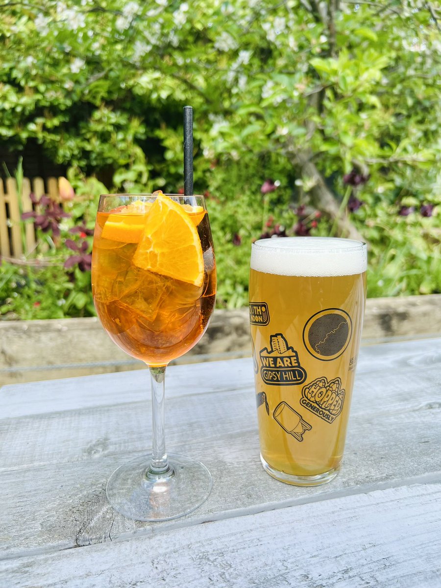 We’ve got that Friday Feeling 🍻 #SE22 #LondonPub #BeerGarden