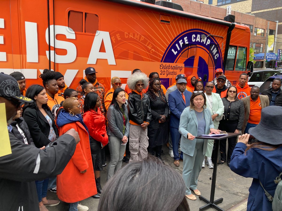 The gun violence epidemic impacts communities across the U.S. everyday & Queens is not immune. Proud to present @LIFECampInc with the $800K in federal funding I secured to help its team to expand violence prevention programs to more kids & families in Queens.