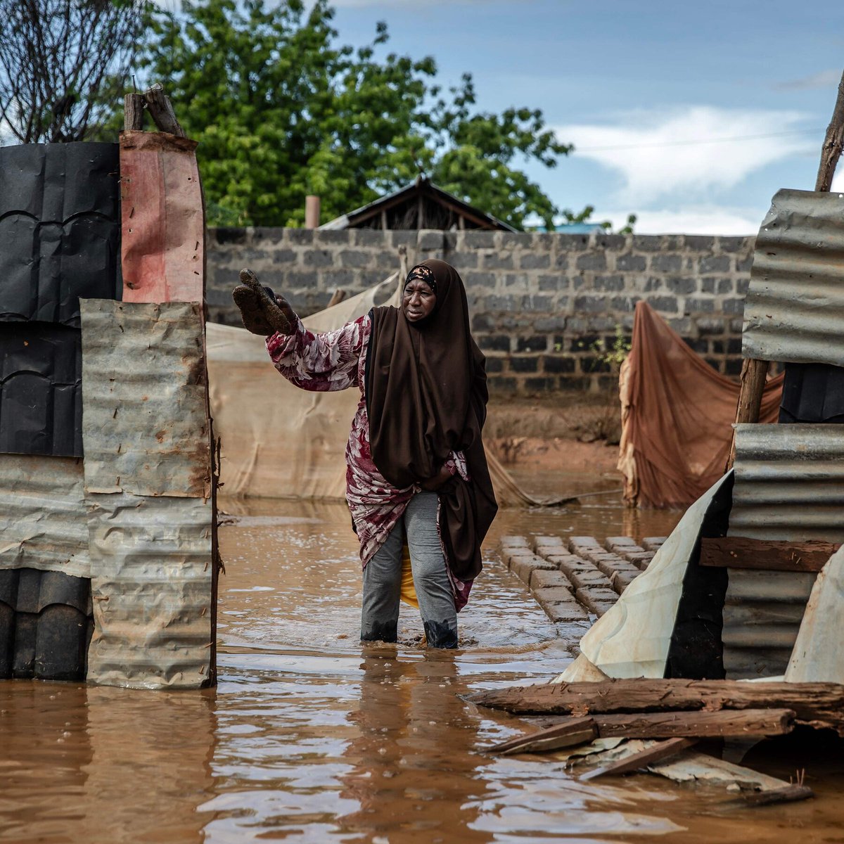 Severe flooding has displaced hundreds of thousands of people across East Africa with rescue workers in Kenya bracing themselves for even more devastation. Over 60 people died across the country have died. #KayaNews #Kenya NPM