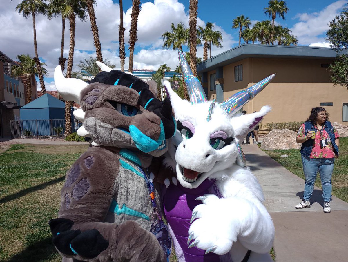 Double dragon suit siblings to bless your feed for #FursuitFriday!! 💙🐉💜 Ft. @CelesteDrag0n 🥰 ✂️: @Tiny_Wyvern