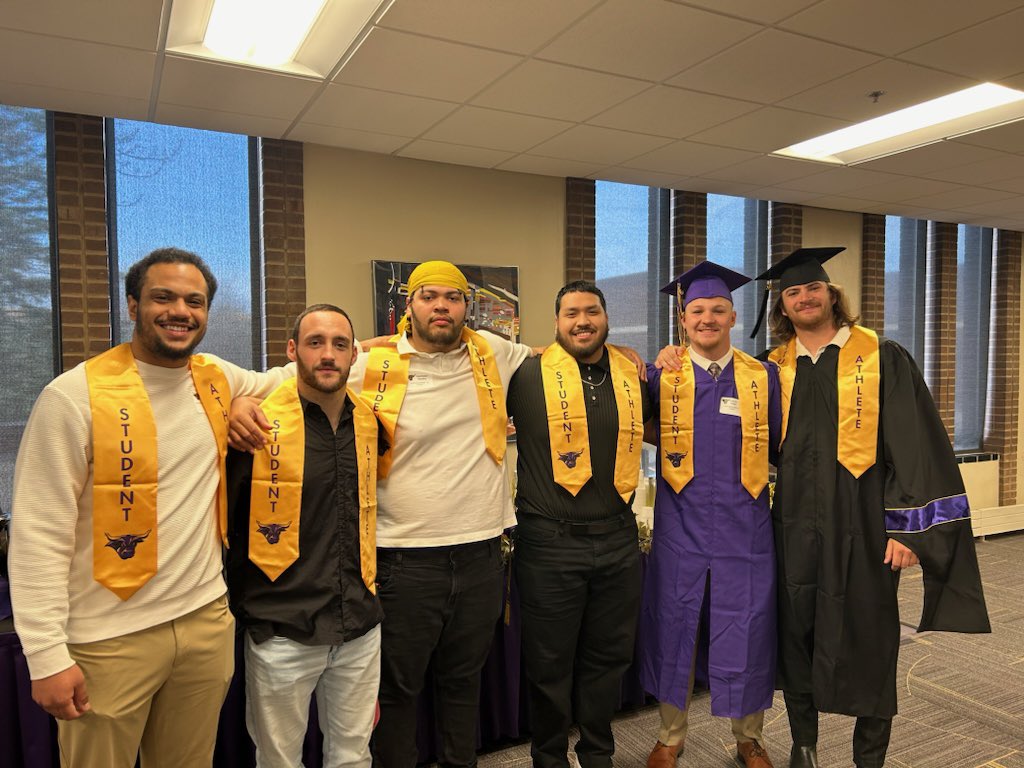 As we get closer to final exams coming up next week, let’s take some time to recognize the young men of our program that are graduating! @bolton18_ @MacintireZack @KeeshawnWestley @arturo_torres33 @TonyAnger2 @anthony_v55 Great job fellas! 🤘🏽😈 #MadeTheJourney #Alumni #MavFam