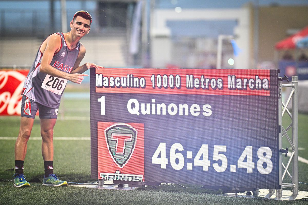 LAI | Taíno de la UAGM da la primera marca de las Justas de Atletismo | tinyurl.com/ybh2ev42 El ponceño cronometró 46:45.48 en los 10 mil metros marcha, para descalabrar el récord de su propia autoría en el 2023 de 50:01.19.