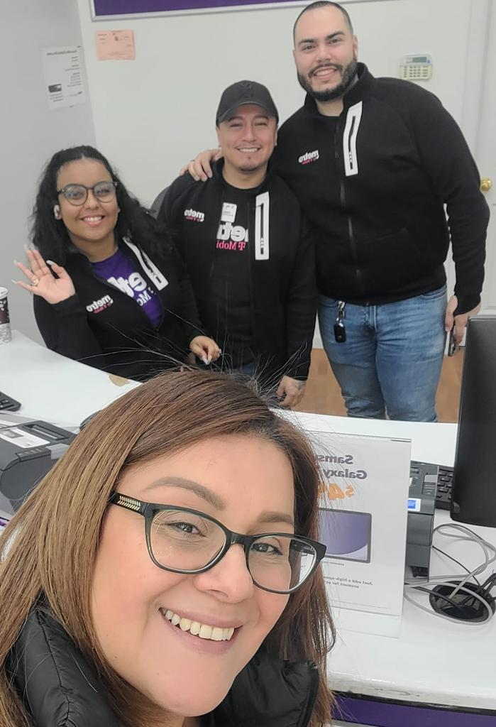 #teamworkmakesthedreamwork
 Just crushing goals & working together with #teampcg & the Metro Field 🫶💜🫶
 #winning 
#metrobytmobile #nadayadayada 

📍 70 Westchester Sq Bronx NY