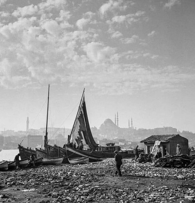 Karaköy, 1958.. (📷 Ara Güler)