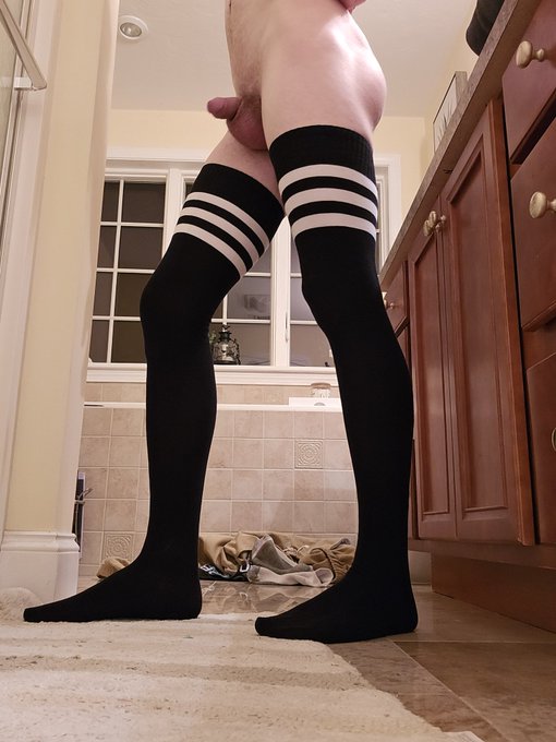 Thigh highs are so comfy https://t.co/Mx331HU4hv