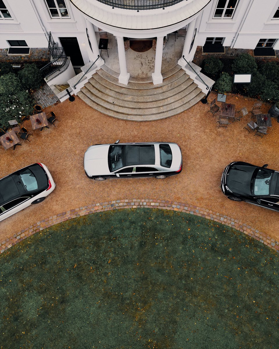 Viac je jednoducho viac. Vozový park Mercedes-Maybach Triedy S, vytvorený na spoločné užívanie si výnimočných chvíľ, je svojou magickou prítomnosťou neprekonateľný. 
Zistite viac: mb4.me/MM_Trieda_S_SK

#MaybachSClass #Luxury
