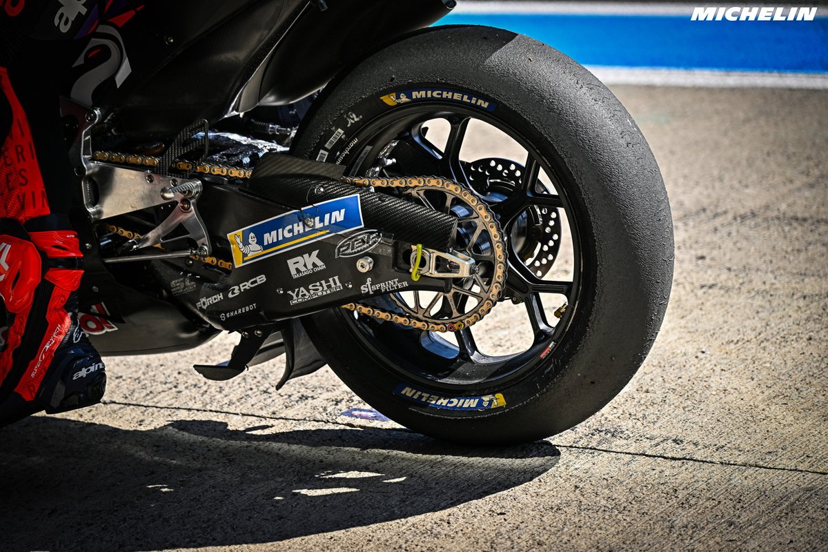 Great performance from our #MICHELINPower slick tires, providing grip and confidence to the riders on Day 1 of the #SpanishGP 👏👏👏 #MichelinMotoGP #OfficialGripSupplier
