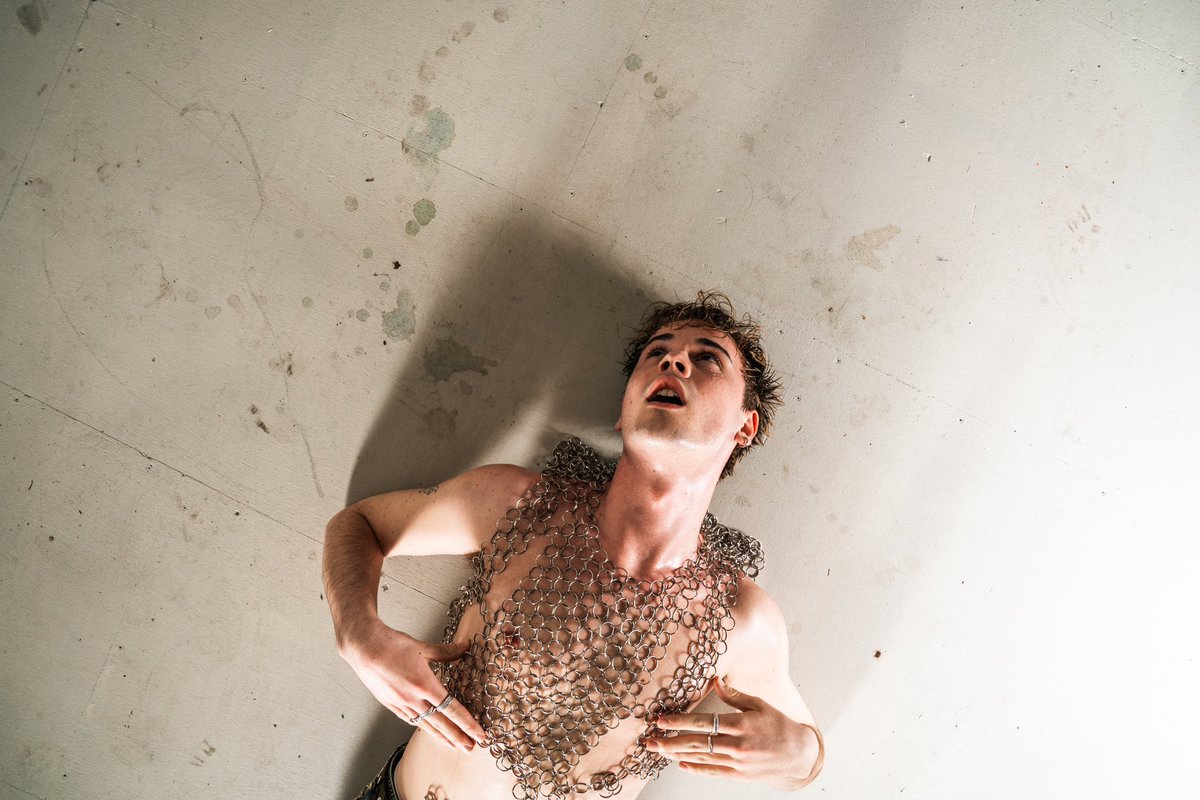 pablobrookshqs's tweet image. so… little bird told us you completed first challenge for NRO xx

so we are giving you alternative covers !! which one is your favourite? #NeverReallyOver ⚡️