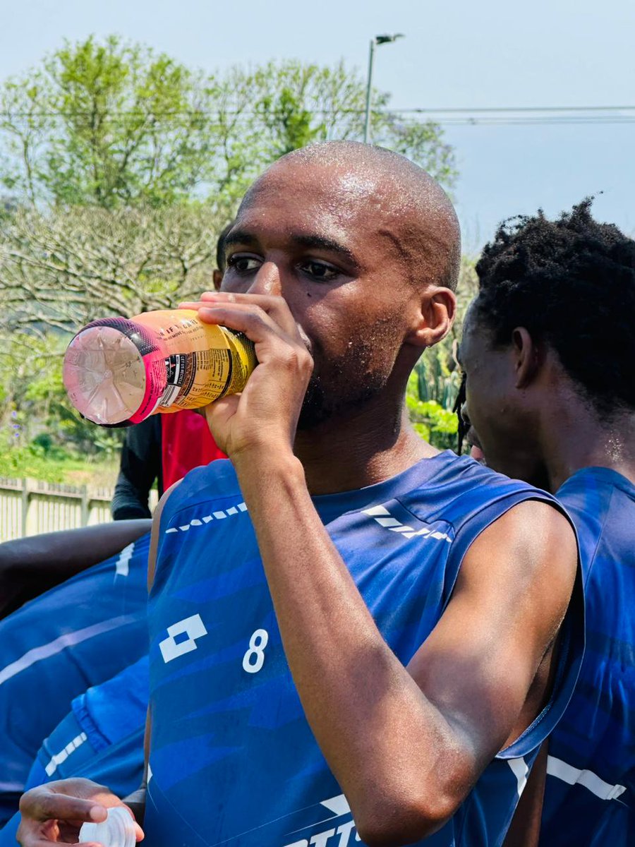 Hard at work and refueling with <a href="/aQuelleViV/">aQuellé ViV</a> 💪💪

#TeamofChoice 
#WeAreUnited