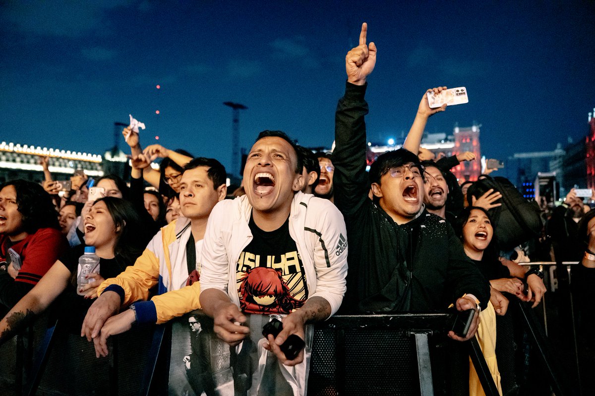 .@Interpol played their biggest show ever last weekend, drawing 160,000 fans to Mexico City’s Zócalo. See Rolling Stone's photos from this special night: rollingstone.com/music/music-pi…