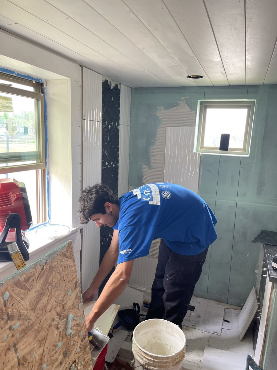 Just a few years ago Ryan was sitting in my class. He got an internship with @CoxTile and upon graduation went to work for them. He’s been back to hire at our job fair and now he is helping our students tile our tiny house shower. Cool to see it unfold, proud of you Ryan! @NISD