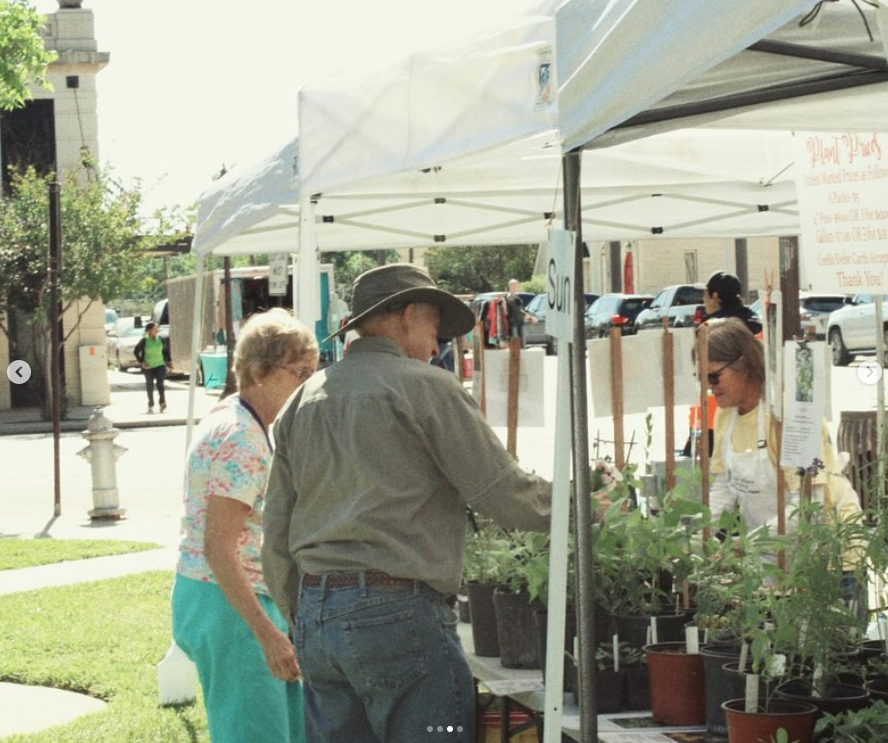 VisitSeguin's tweet photo. 🎸Enjoy music,
👨‍👩‍👧 family fun activities,
🍿lots of food,
❤️‍🔥80+ vendors
💲giveaways &amp; more !

🌎This Earth Day event is one you don’t want to miss! ✨

Saturday, April 27th, 10am-3pm | Central Park, 201 S Austin Street
🐕‍🦺+ Furry friends are welcome! Pet Adoptions will be available https://t.co/siskxbxwL5