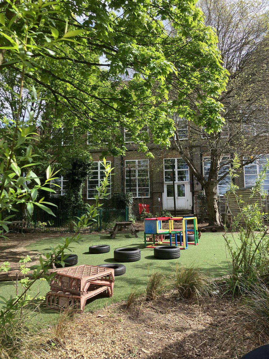 SpectralHeron's tweet image. Tranquility is over - waiting for the smalls to bowl out of school. I’ve promised them fajitas, and a pyjama party / movie night 🎬🍿🙀 #auntyantics #daytwo