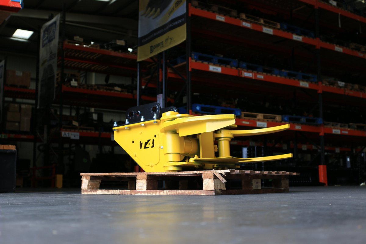 DIG_BITS's tweet image. Ever felt like trees have a personal vendetta against your landscaping dreams? 🌳

Meet your new secret weapon: the TS04 250mm Tree Shear! Turns any 4-9 tonne excavator into a Ninja.

Make tree-clearing as easy as slicing butter!

#TreeShear #LandscapingHumor #ExcavatorNinja